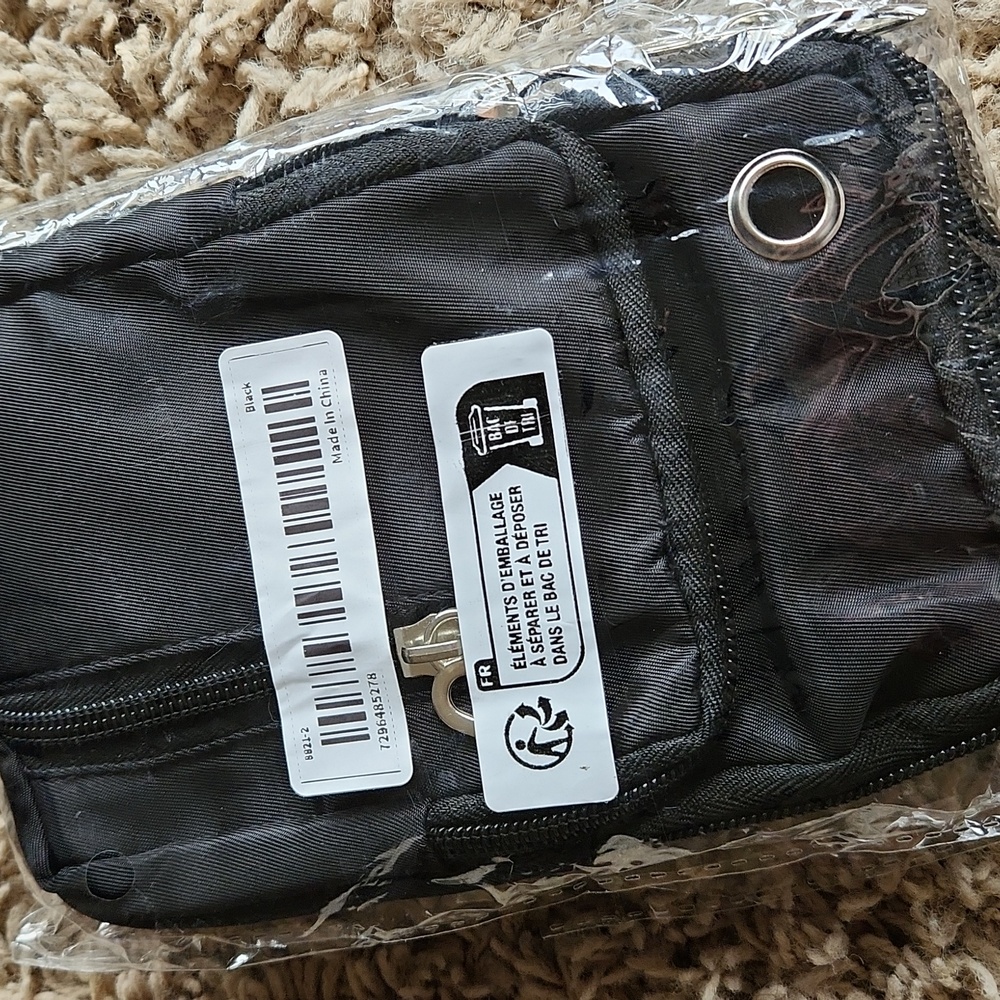 NWOT Black Nylon Womans Small Crossbody Bag - Picture 6 of 6
